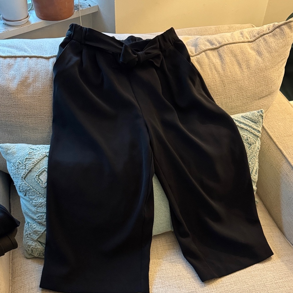 Lululemon noir crop tie front wide leg capri size 10